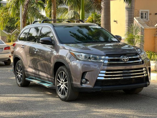 2018 Foreign Used Toyota Highlander – Clean SUV